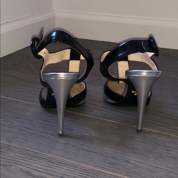 Silver Prada pumps - Picture 4 of 8